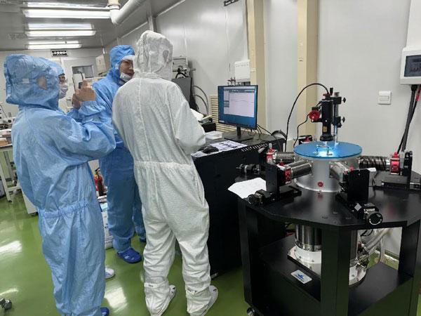 超導磁體低溫探針臺成功安裝北京某研究所